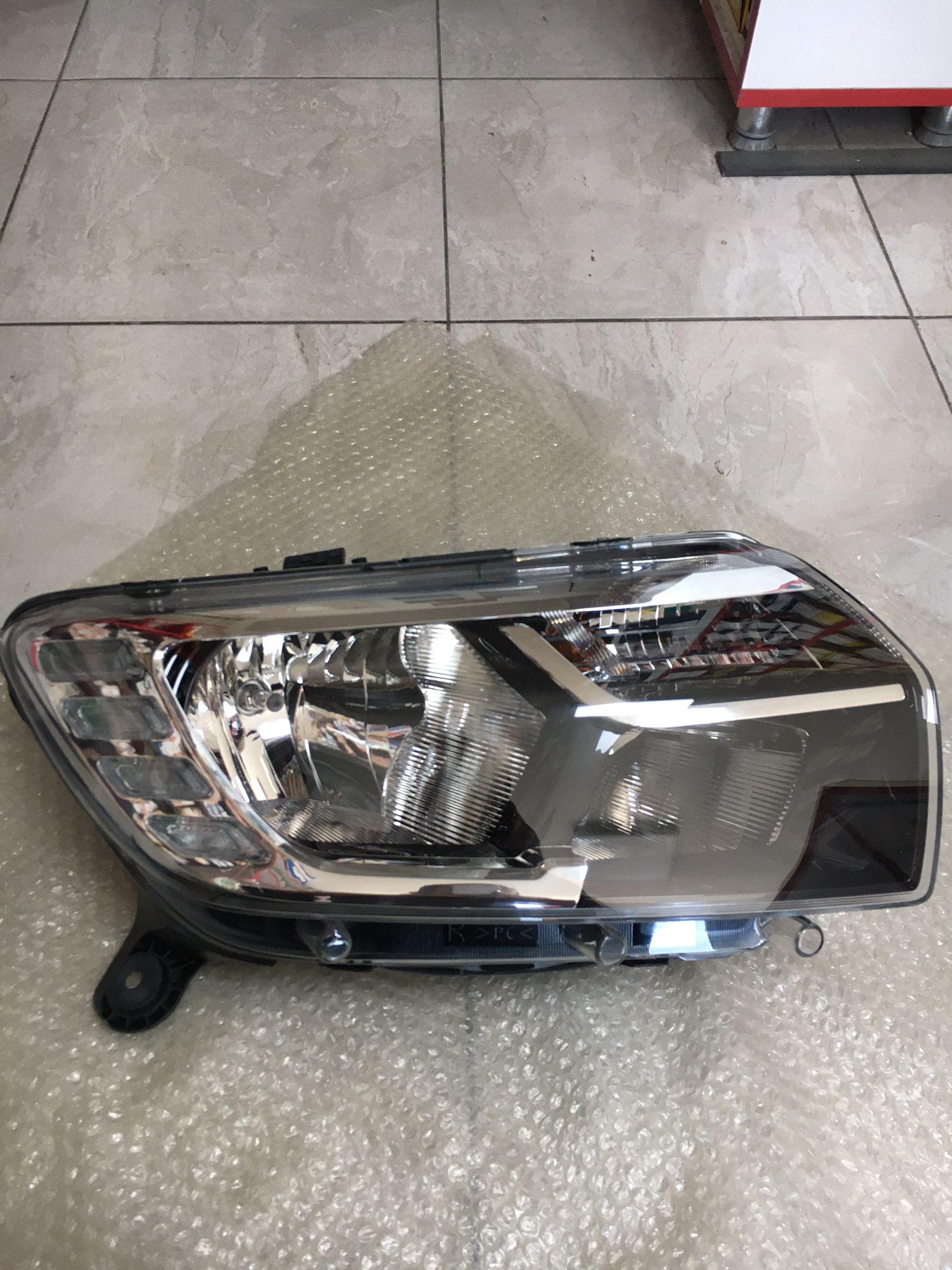 Sandero Ön Far Komple Sol 2017-2018 260103529R