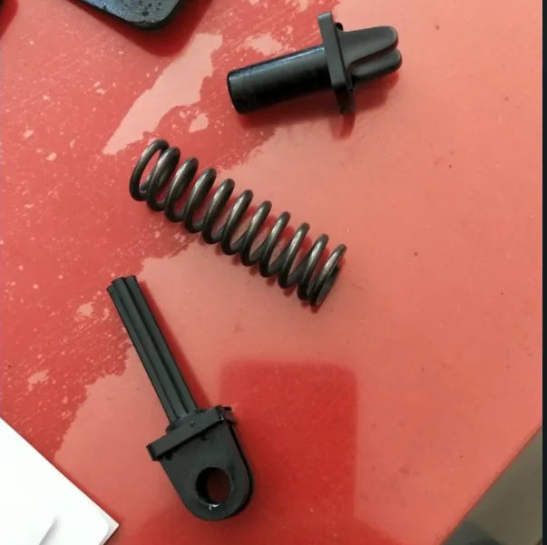 Trafic Debriyaj Pedal Yayı 2005-2019 İthal 7701472890