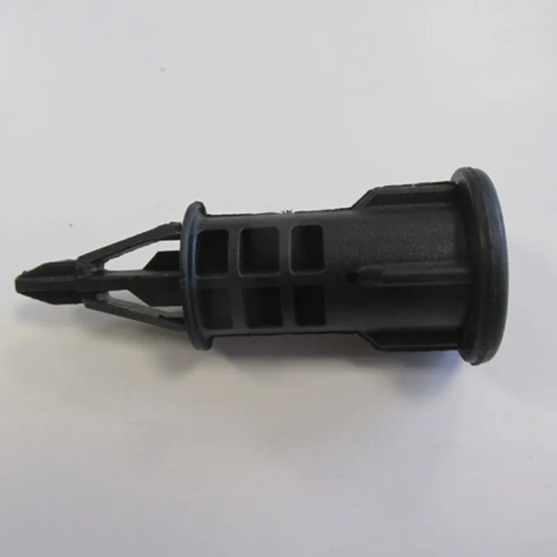 Clio Bagaj Kapağı Destek Takozu 2009-2015 Meydan 8200401454