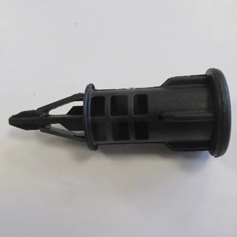 Clio Bagaj Kapağı Destek Takozu 2009-2015 Meydan 8200401454